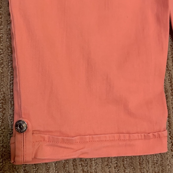 Gloria Vanderbilt capris. Peach, slimming-stretchy, decorative belt. Size 10 - Picture 5 of 5